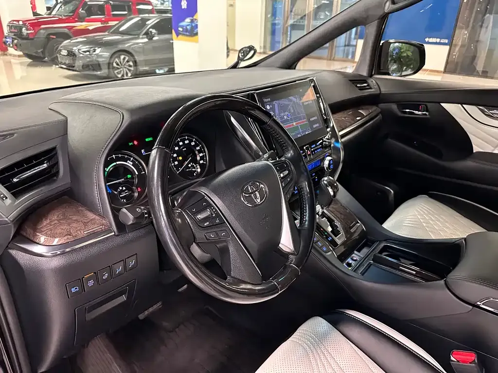 Toyota Vellfire — фото 5