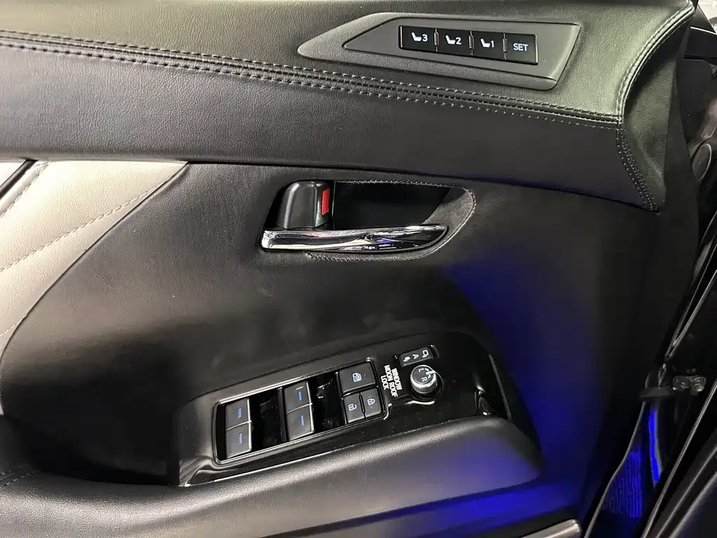 Toyota Vellfire — фото 6