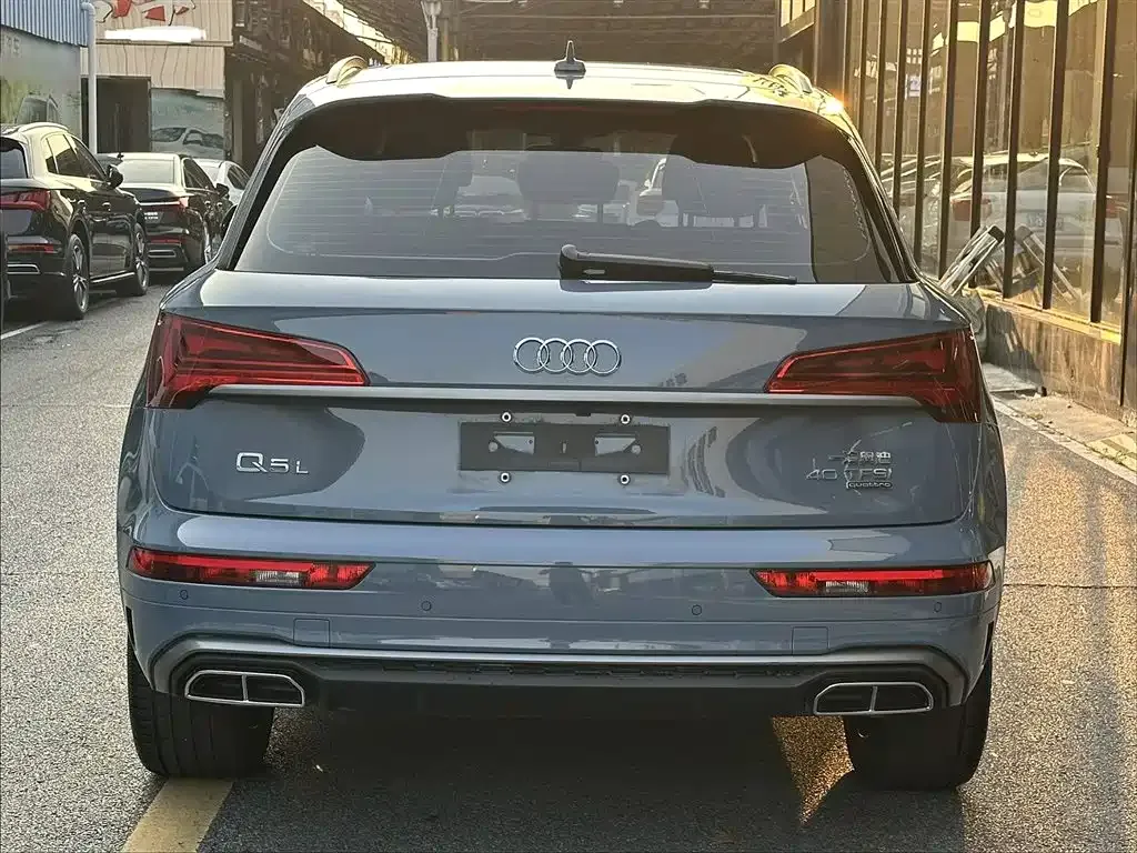 Audi Q5L — фото 10