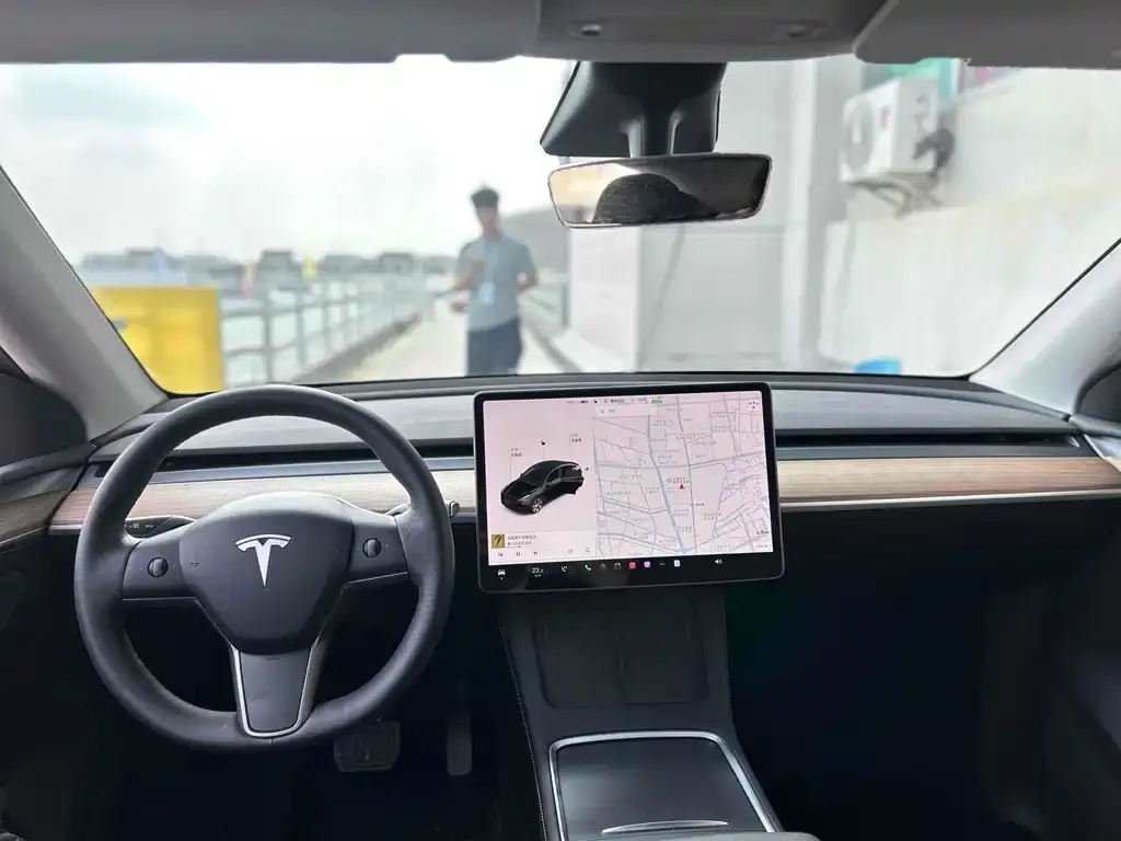 Tesla Model Y — фото 7