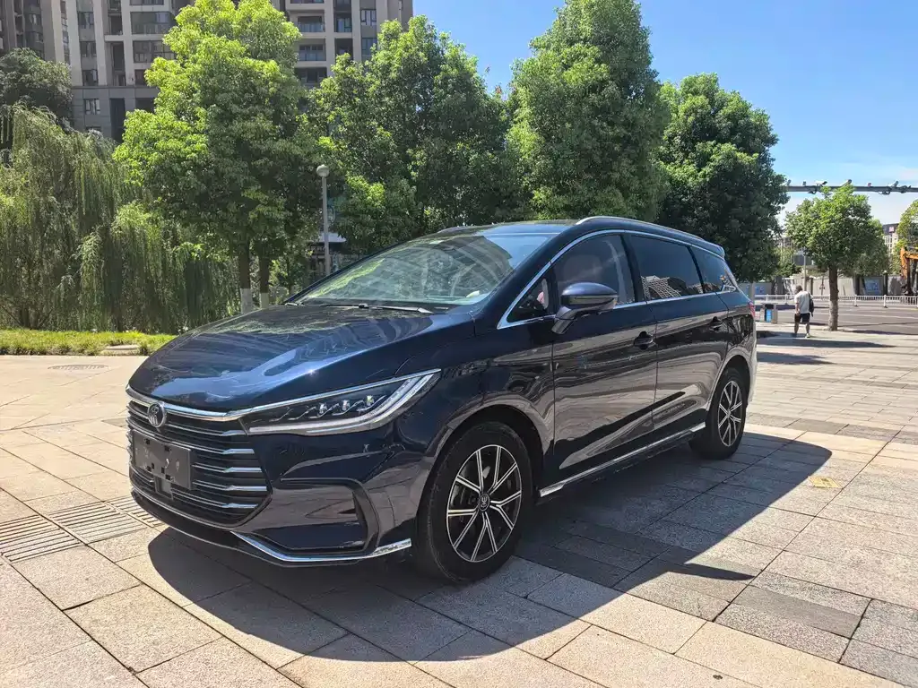 BYD MAX New Energy — фото 1