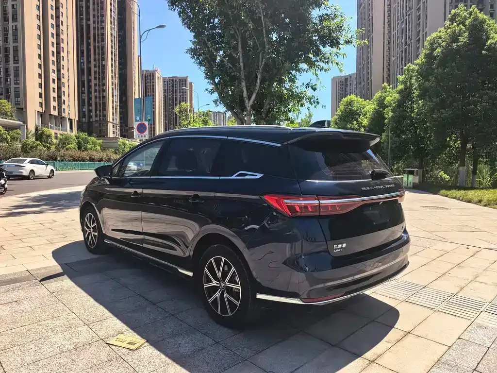 BYD MAX New Energy — фото 5
