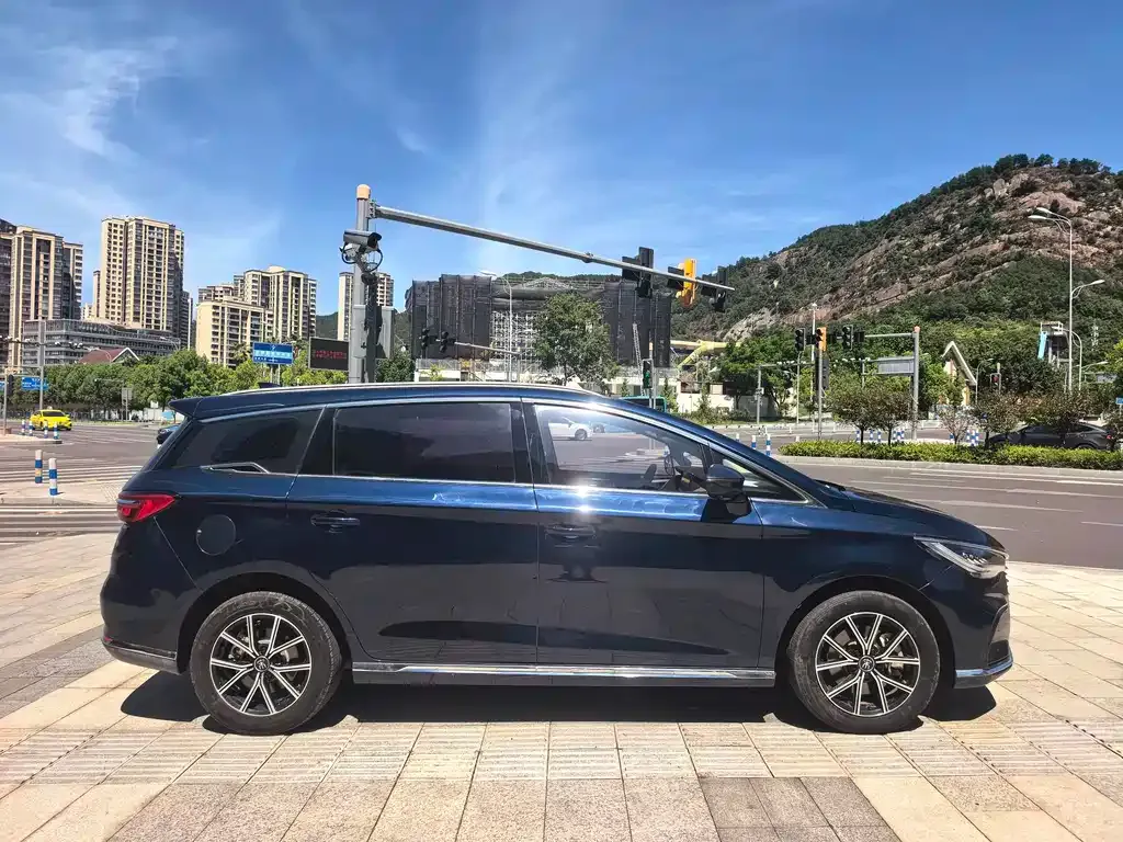 BYD MAX New Energy — фото 8