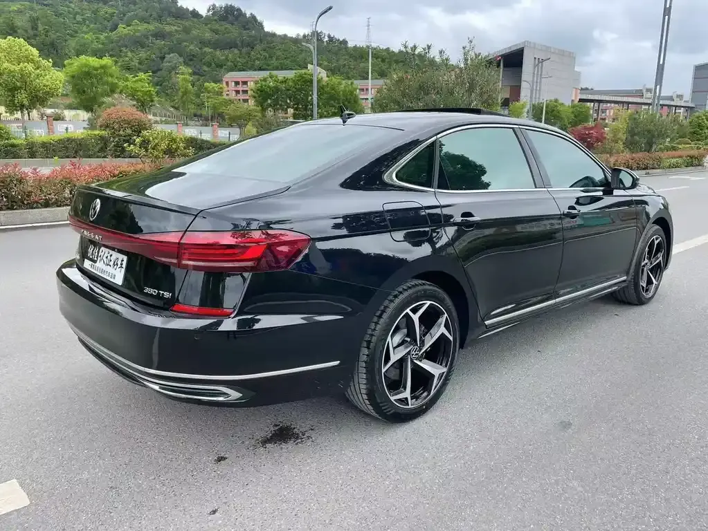 Volkswagen Passat — фото 10