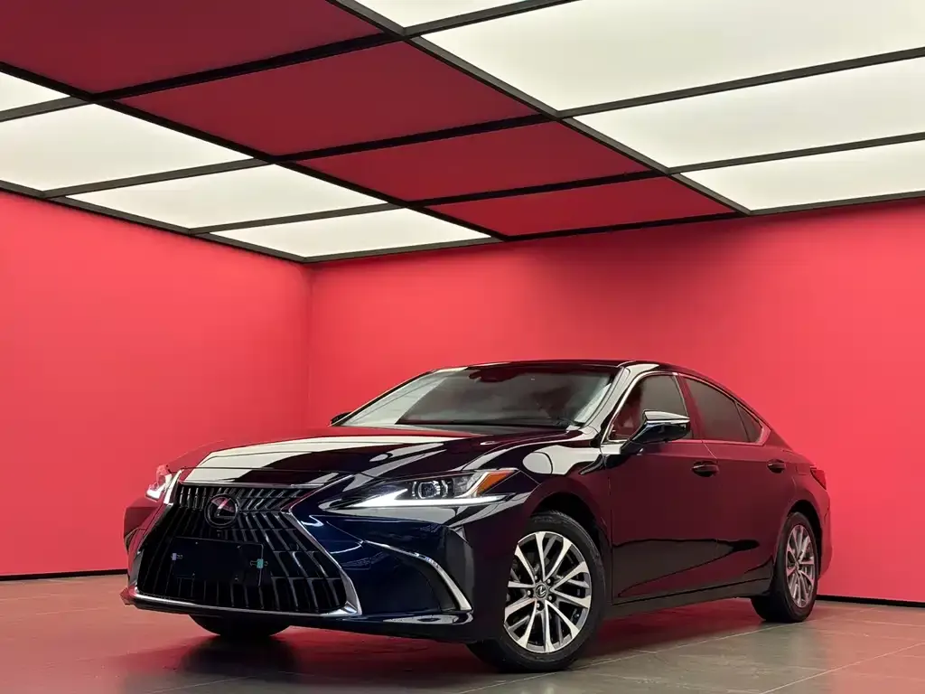 Lexus ES — фото 1
