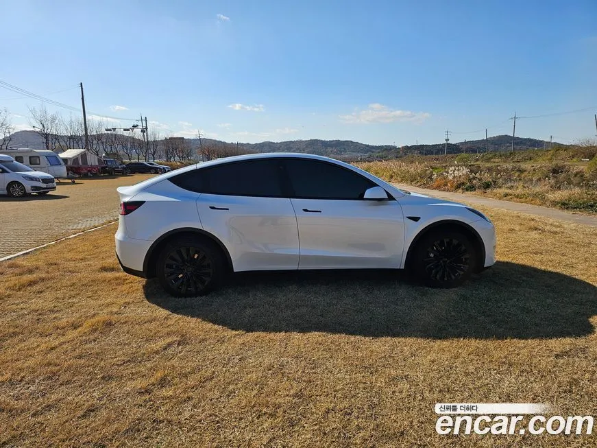Tesla Model Y — фото 8