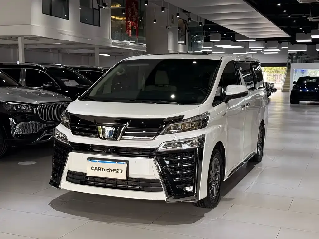 Toyota Vellfire — фото 1