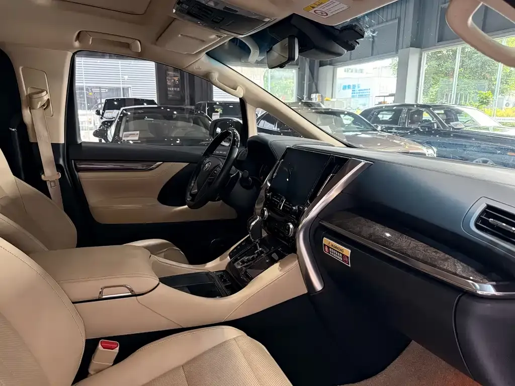 Toyota Vellfire — фото 10