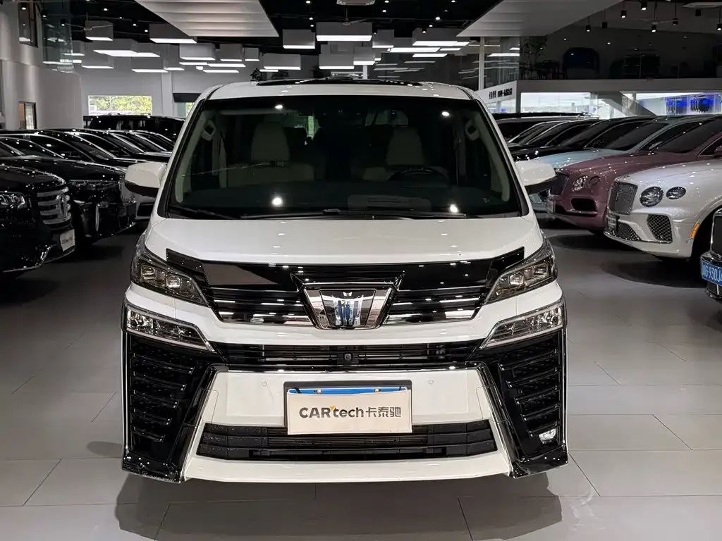 Toyota Vellfire — фото 2