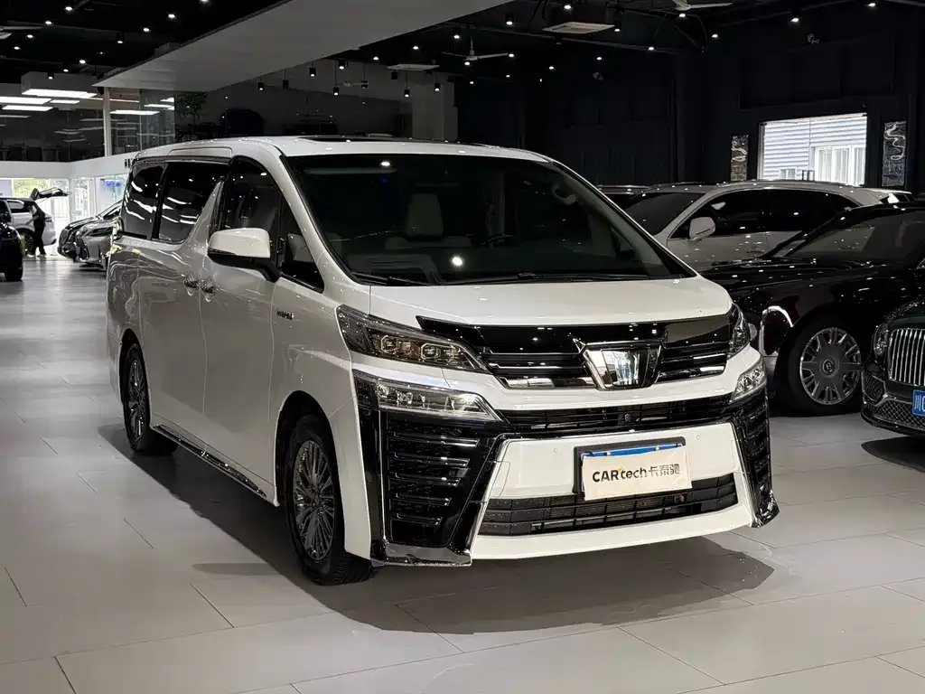 Toyota Vellfire — фото 3