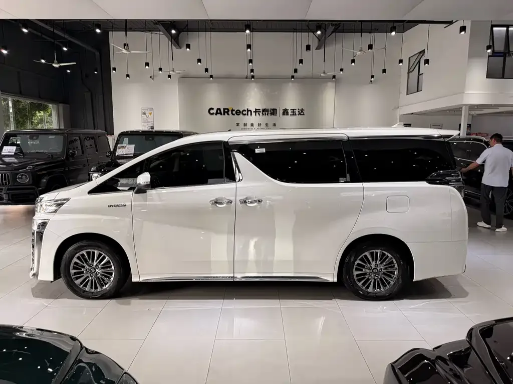 Toyota Vellfire — фото 5