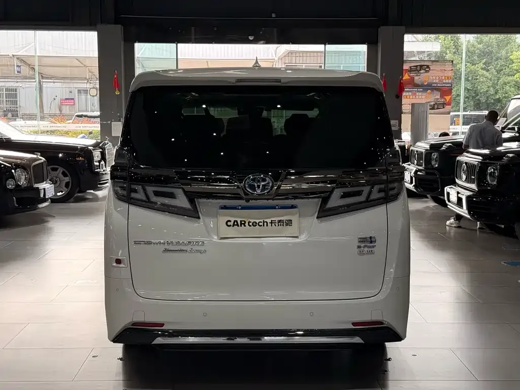 Toyota Vellfire — фото 7
