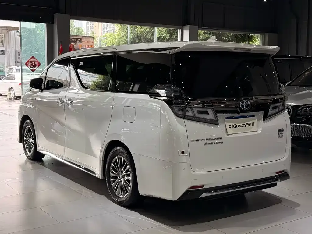 Toyota Vellfire — фото 8