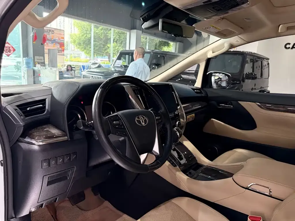 Toyota Vellfire — фото 9