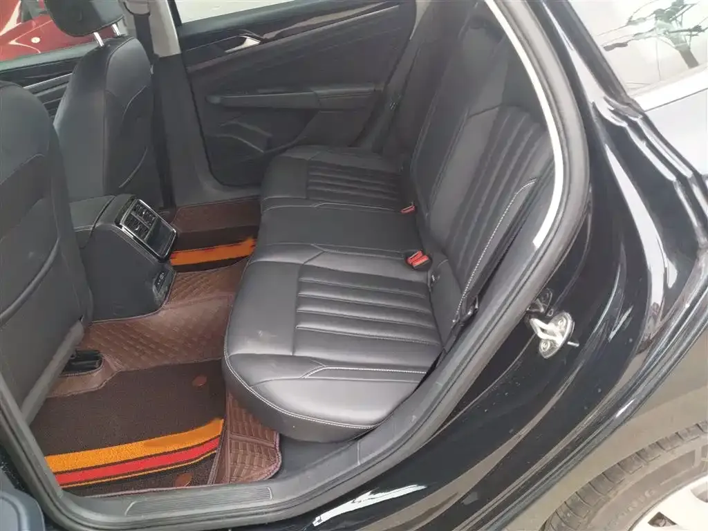 Volkswagen Passat — фото 8