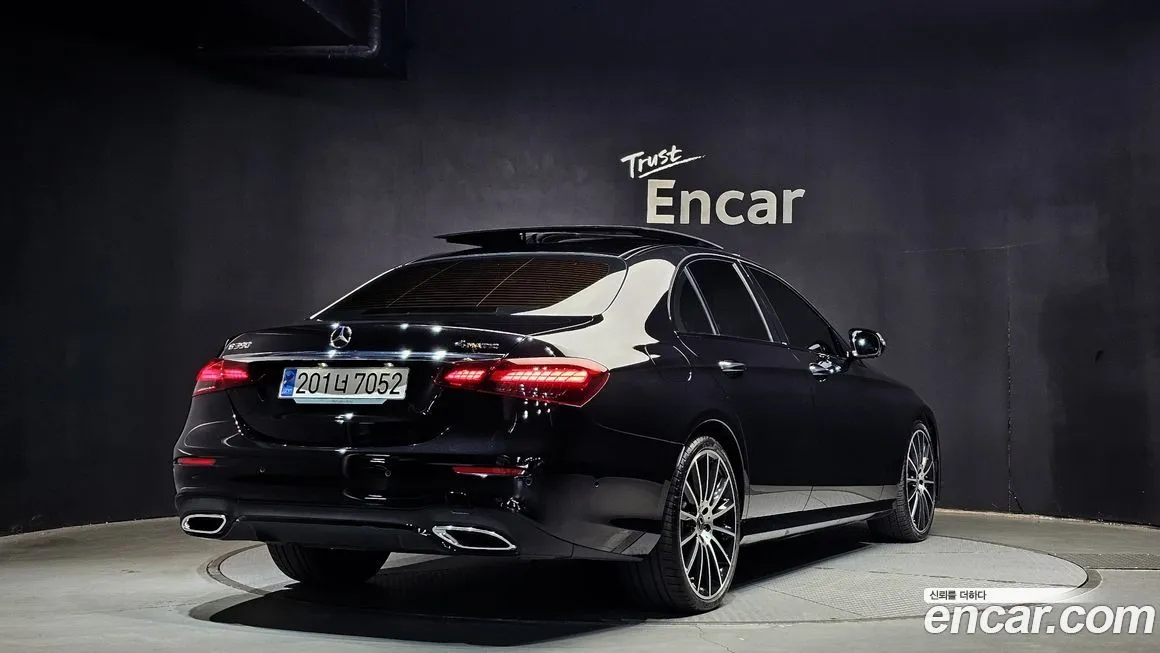 Mercedes-Benz E-Class — фото 2