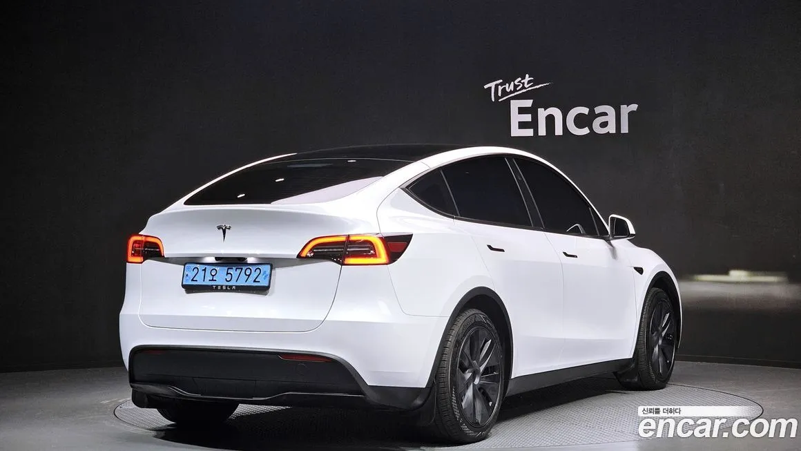 Tesla Model Y — фото 2