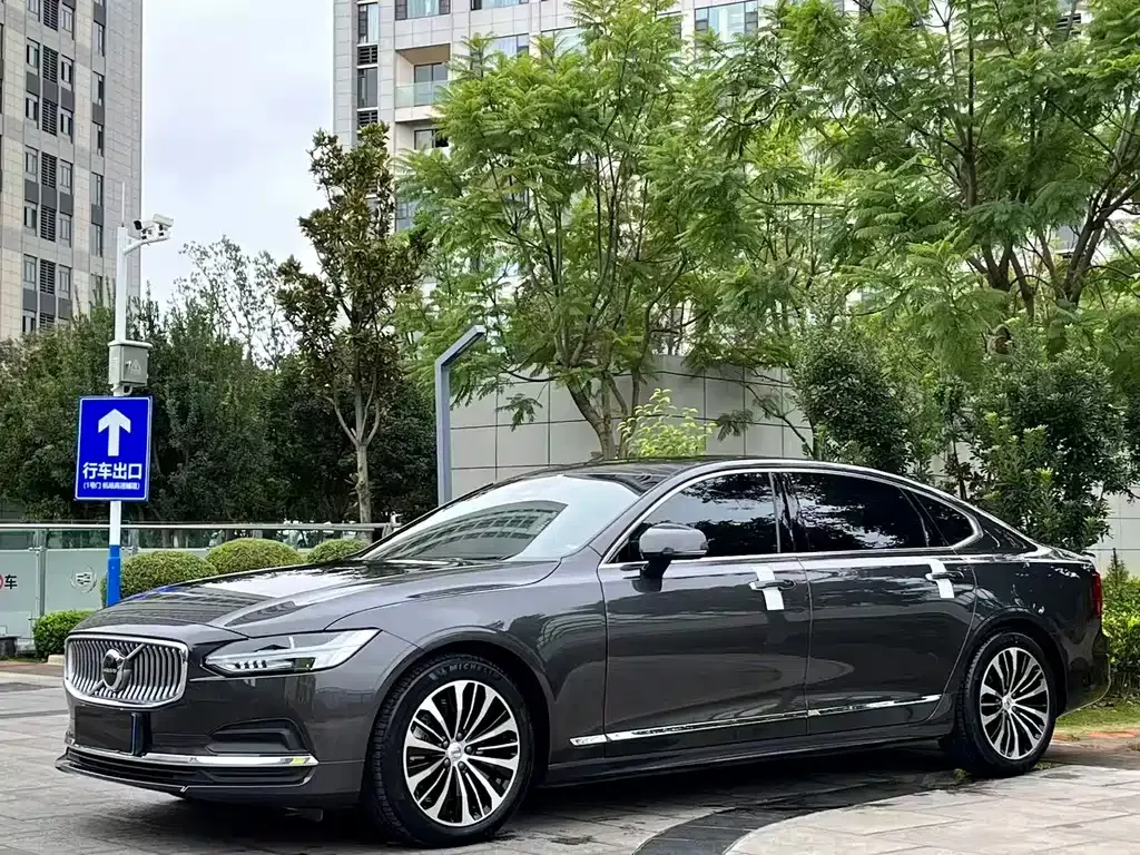 Volvo S90 — фото 1