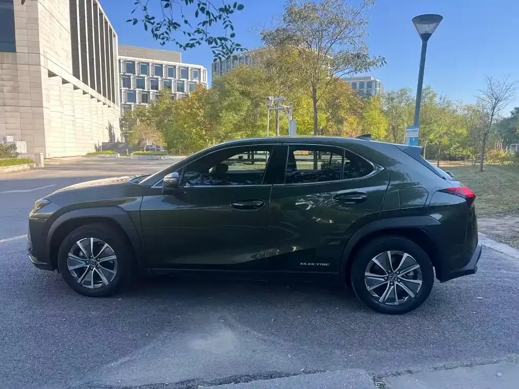 Lexus UX New Energy — фото 5