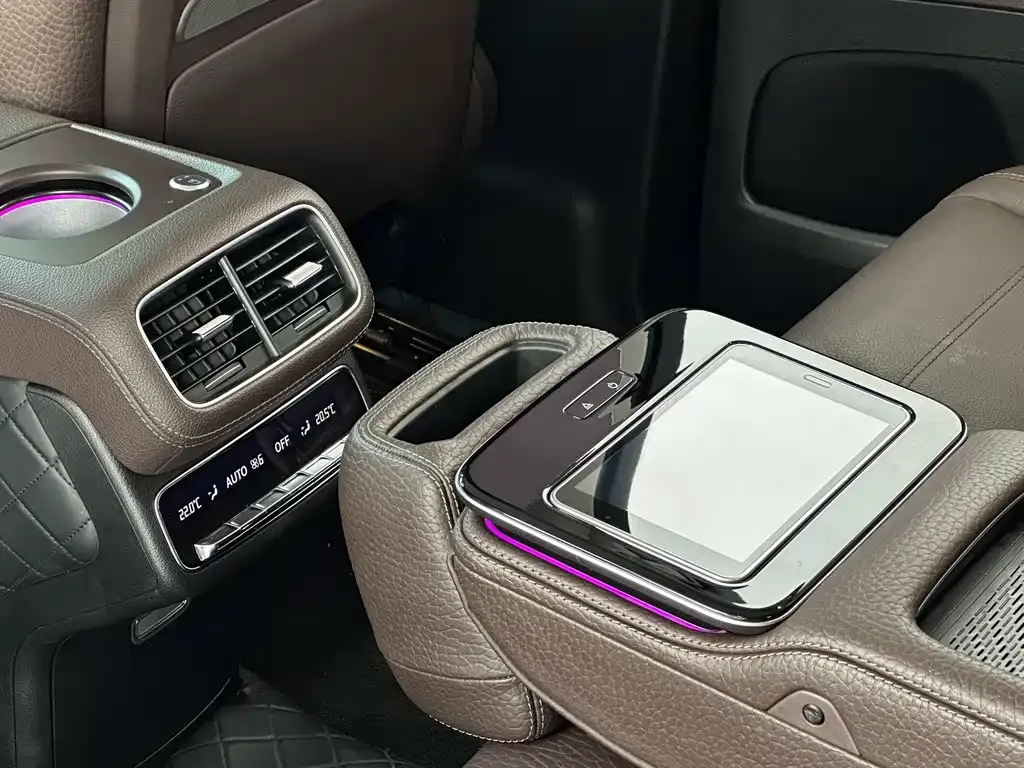 Mercedes-Benz GLS — фото 9