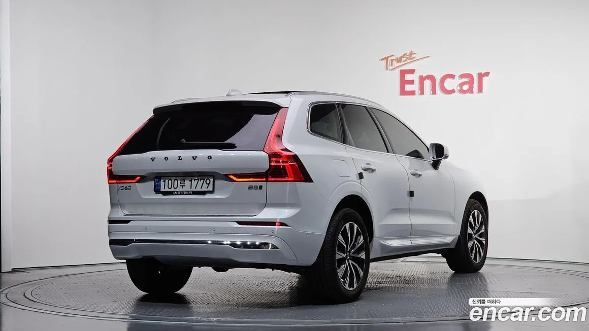 Volvo XC60 — фото 2