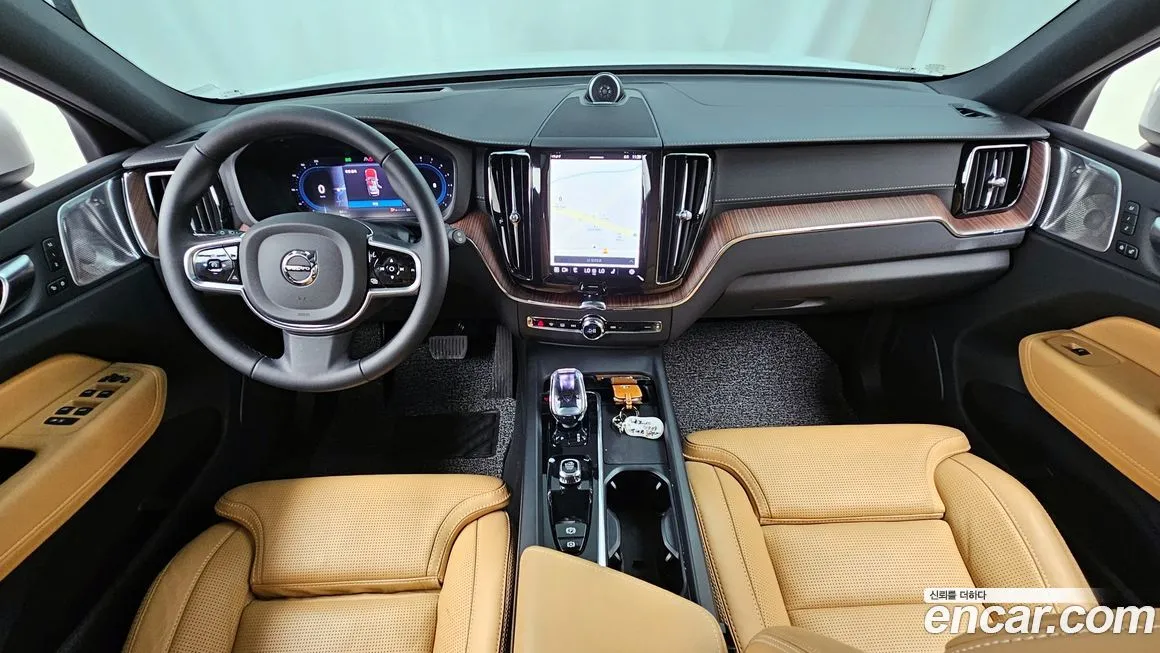 Volvo XC60 — фото 7