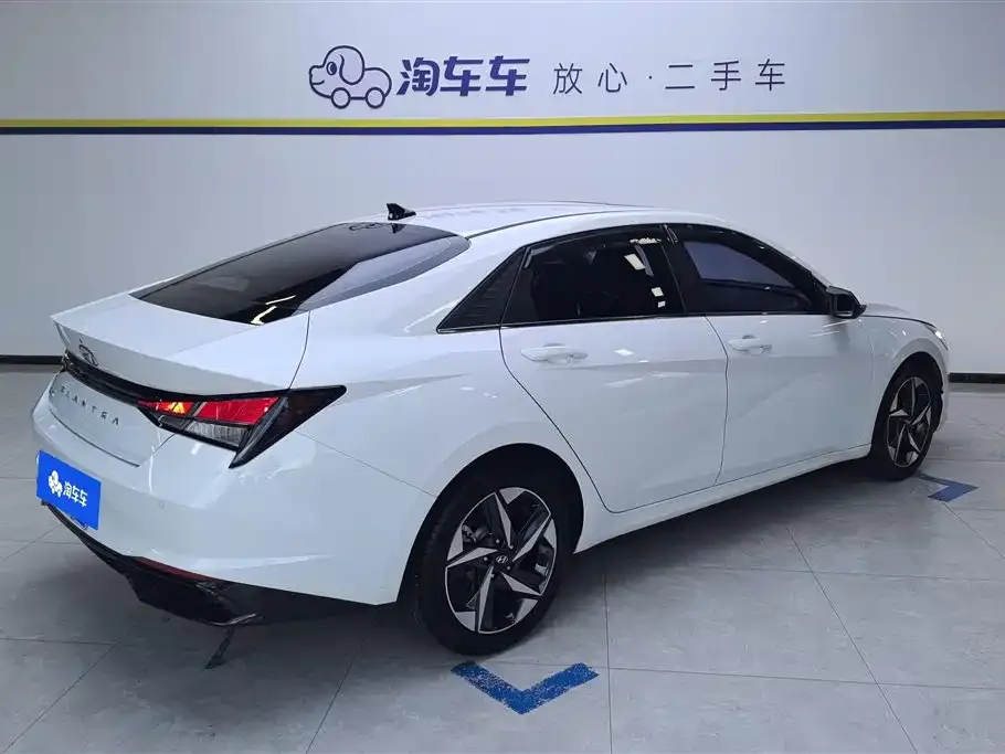 Hyundai Elantra — фото 3