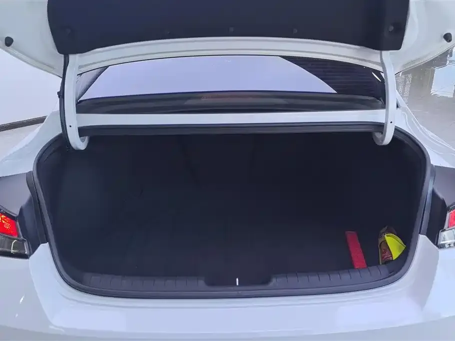 Hyundai Elantra — фото 4