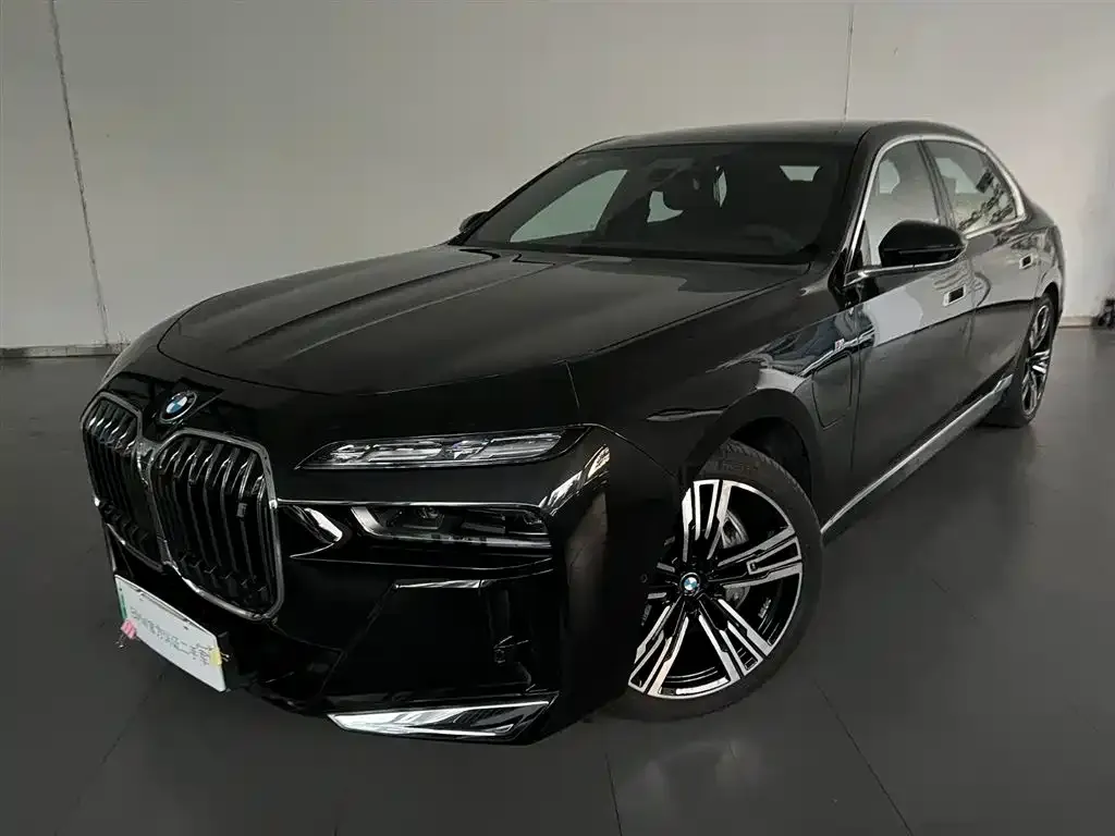 BMW i7 — фото 1