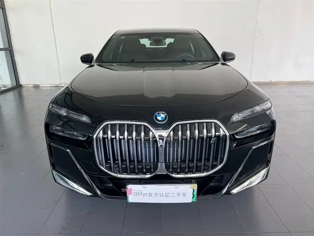 BMW i7 — фото 2