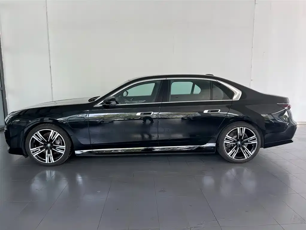 BMW i7 — фото 3