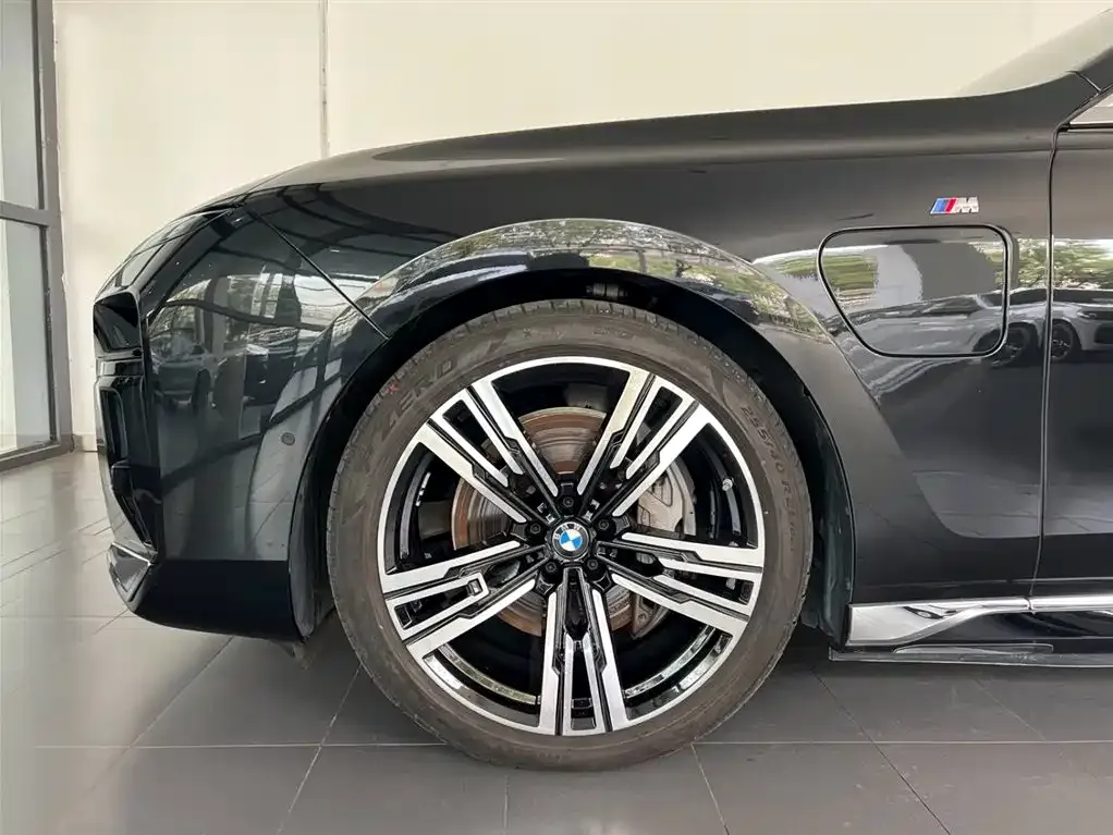 BMW i7 — фото 6