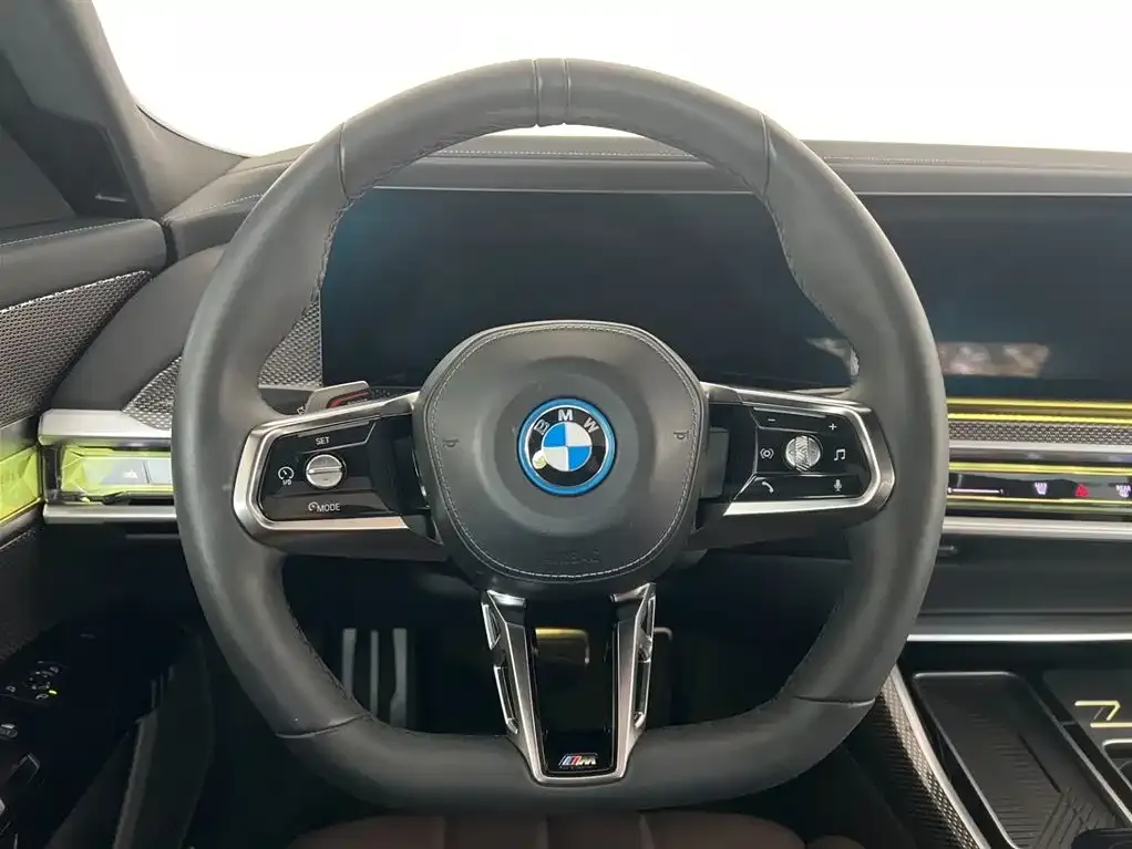 BMW i7 — фото 9