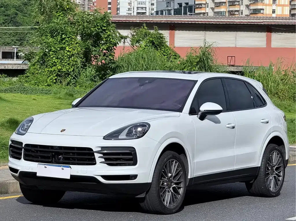 Porsche Cayenne — фото 1