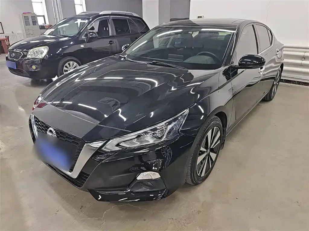 Nissan Teana — фото 1