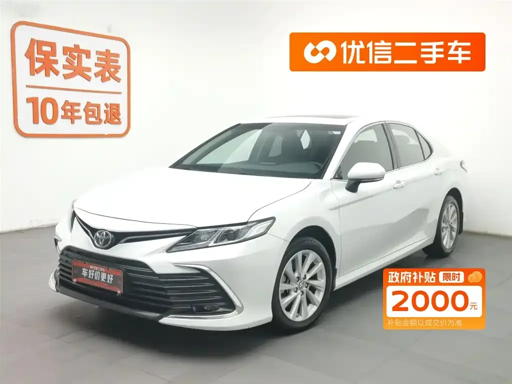 Toyota Camry — фото 1