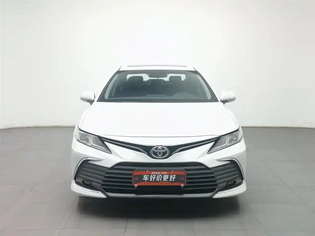 Toyota Camry — фото 3