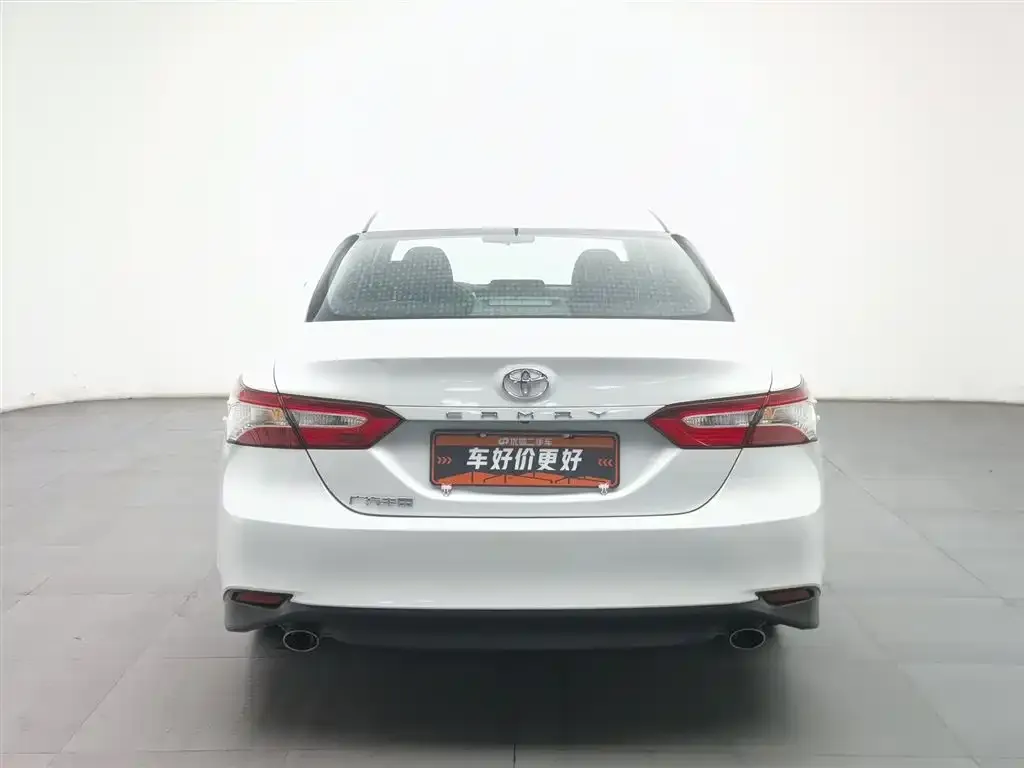 Toyota Camry — фото 4