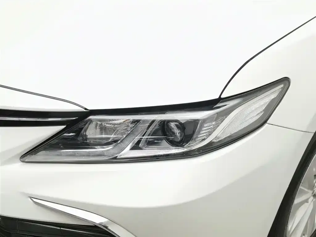 Toyota Camry — фото 7