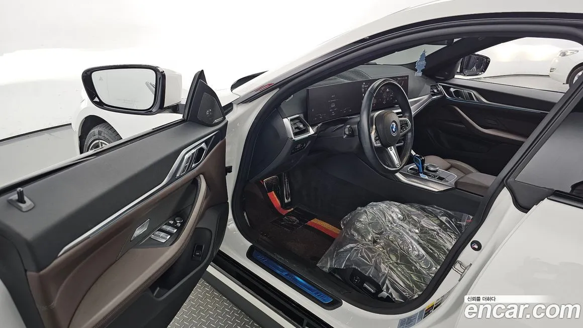 BMW i4 — фото 10