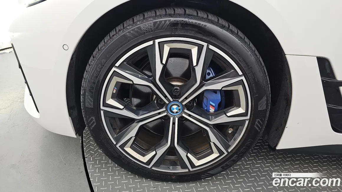 BMW i4 — фото 5