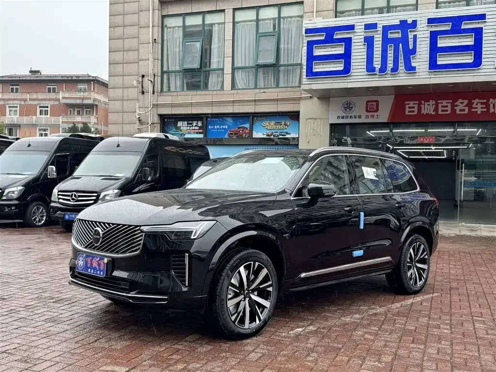 Volvo XC90 — фото 1