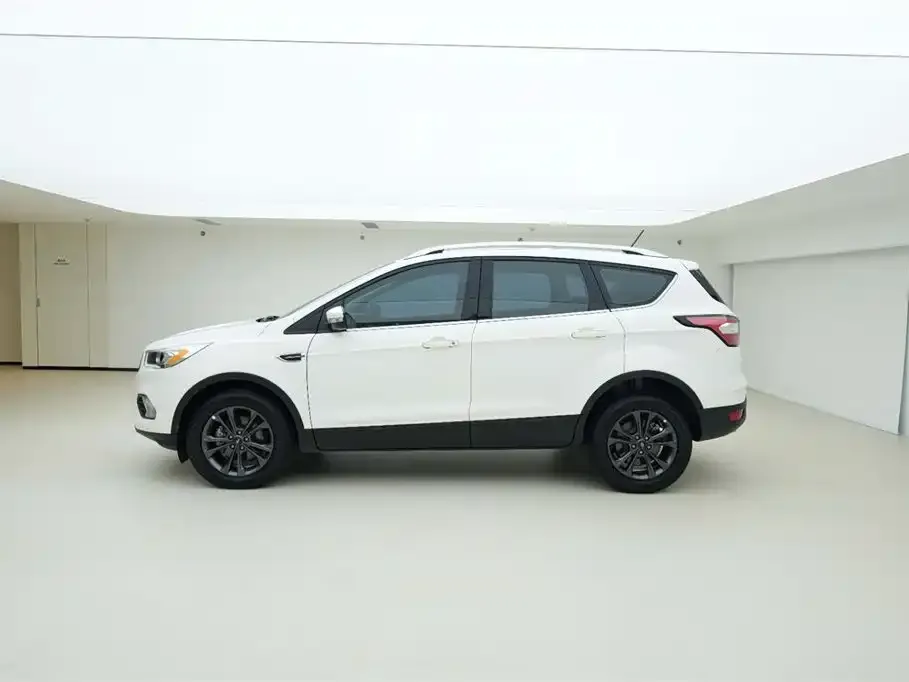 Ford Kuga — фото 4