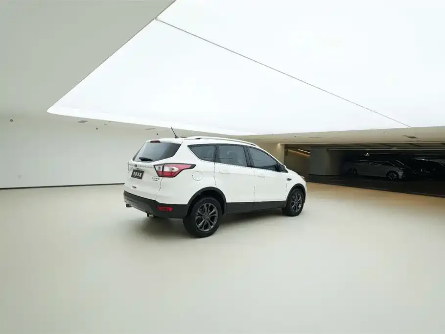 Ford Kuga — фото 6