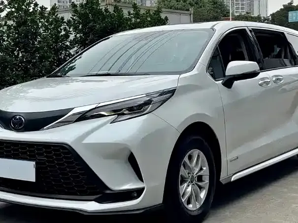 Toyota Granvia — фото 1