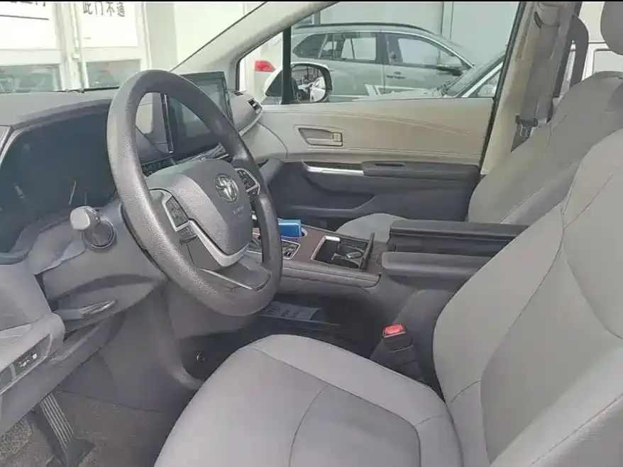 Toyota Granvia — фото 4