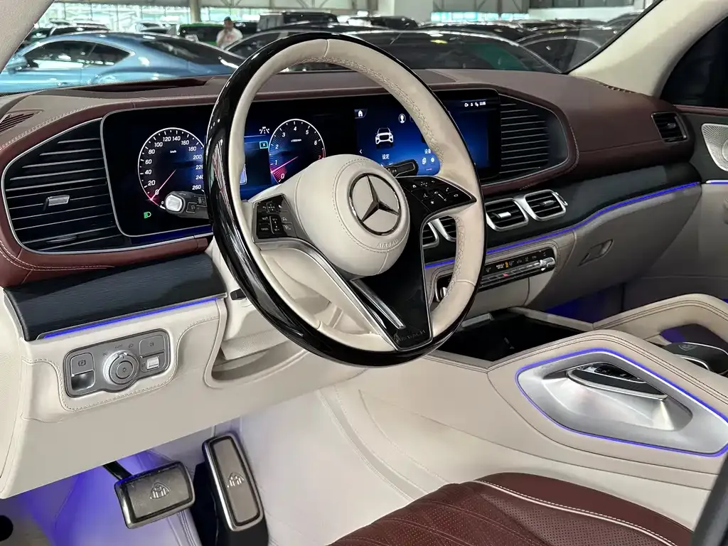Mercedes-Benz GLS — фото 9