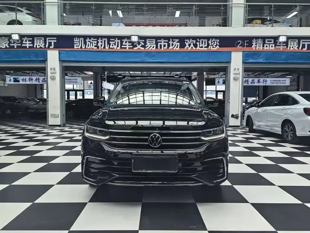 Volkswagen Tiguan L — фото 2
