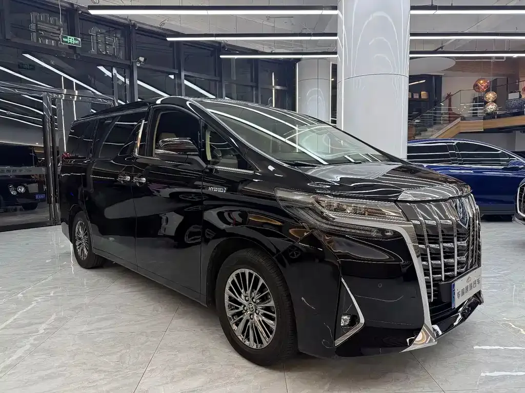 Toyota Alphard — фото 3