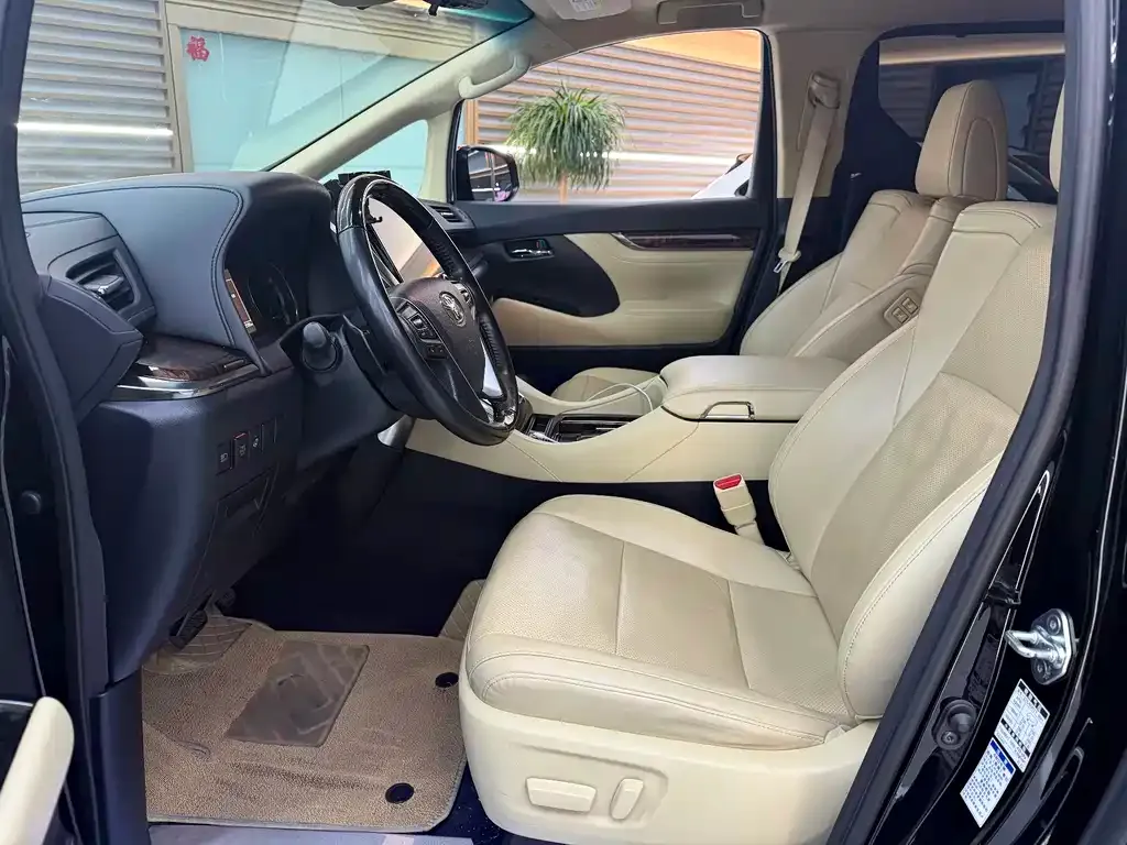 Toyota Alphard — фото 4